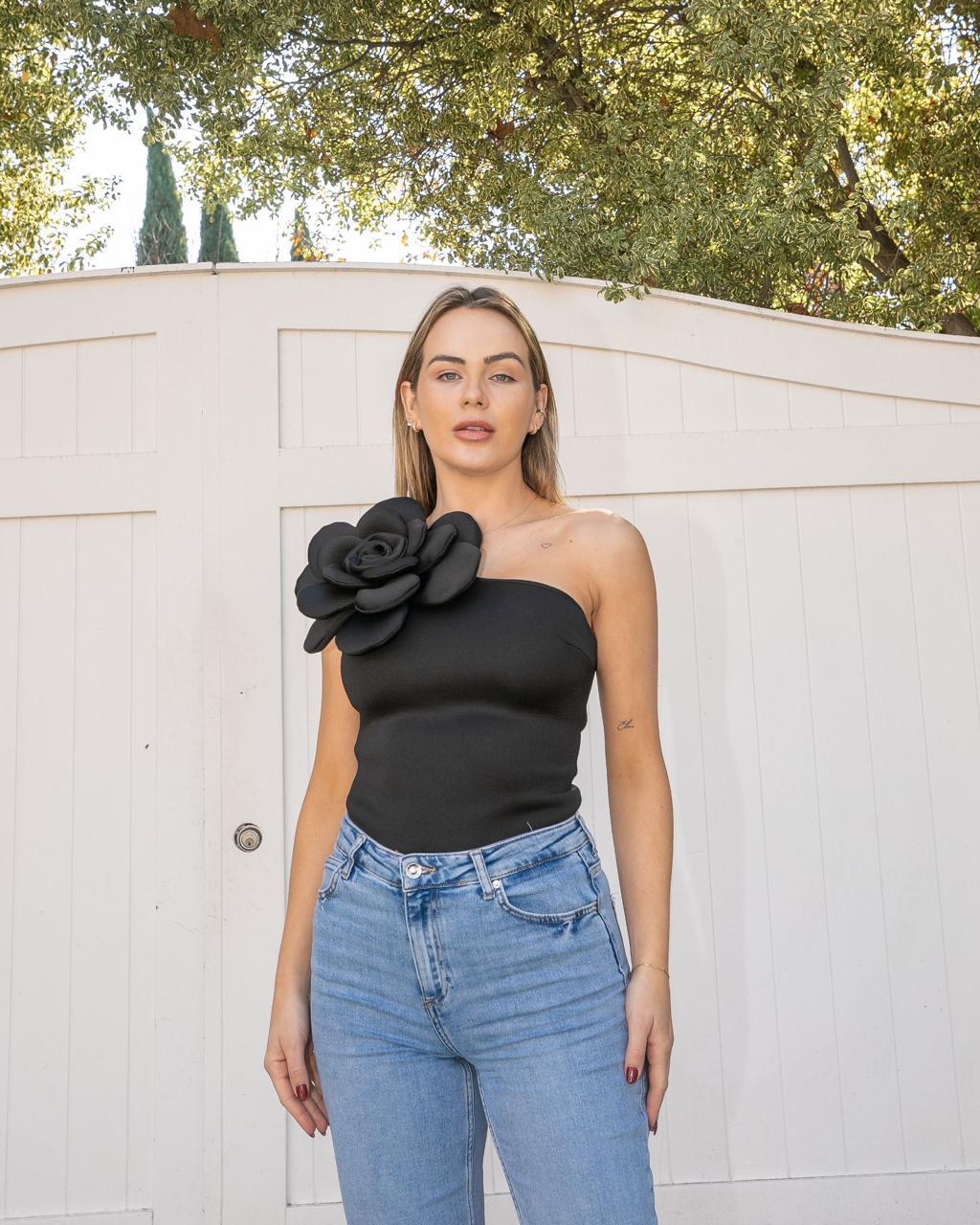 TOP DE FLOR UN HOMBRO BODYSUIT