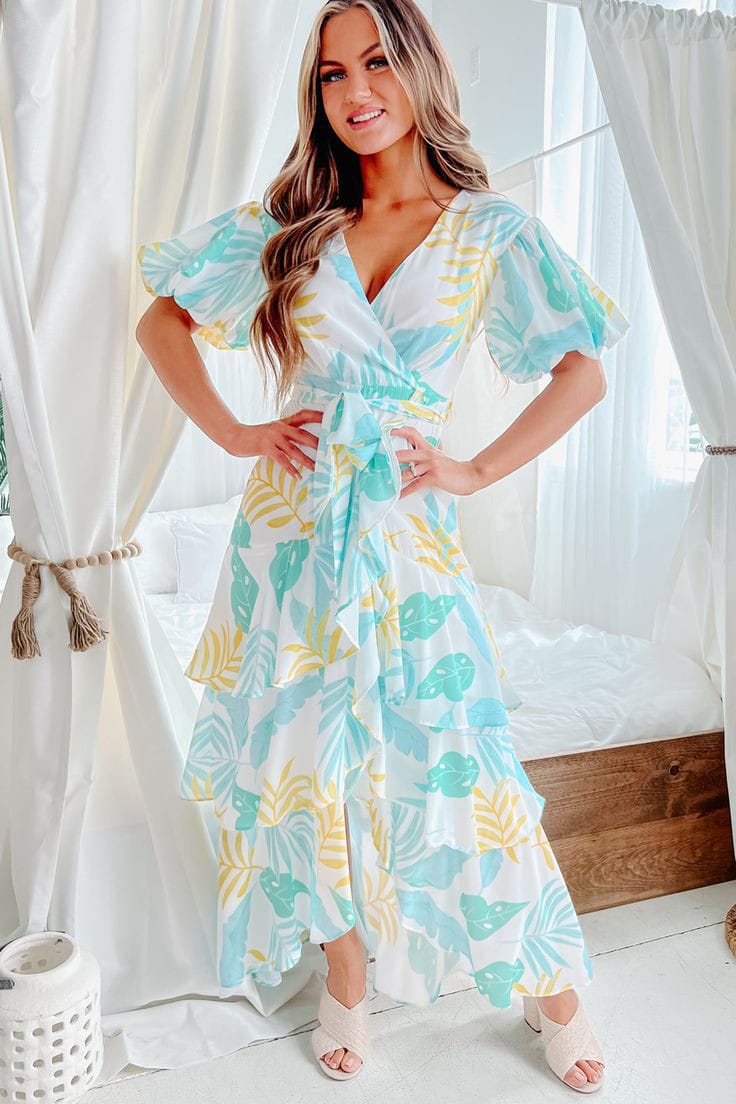 VESTIDO COCTAIL DE MANGAS Y VUELO