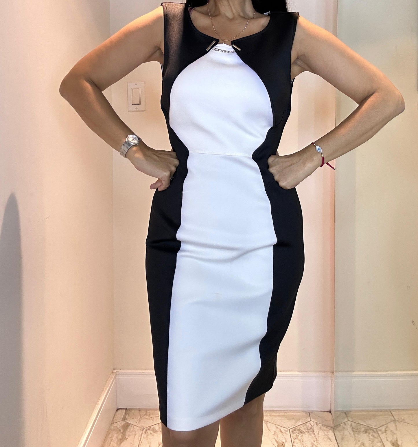 VESTIDO COCKTAIL NEGRO CON BLANCO