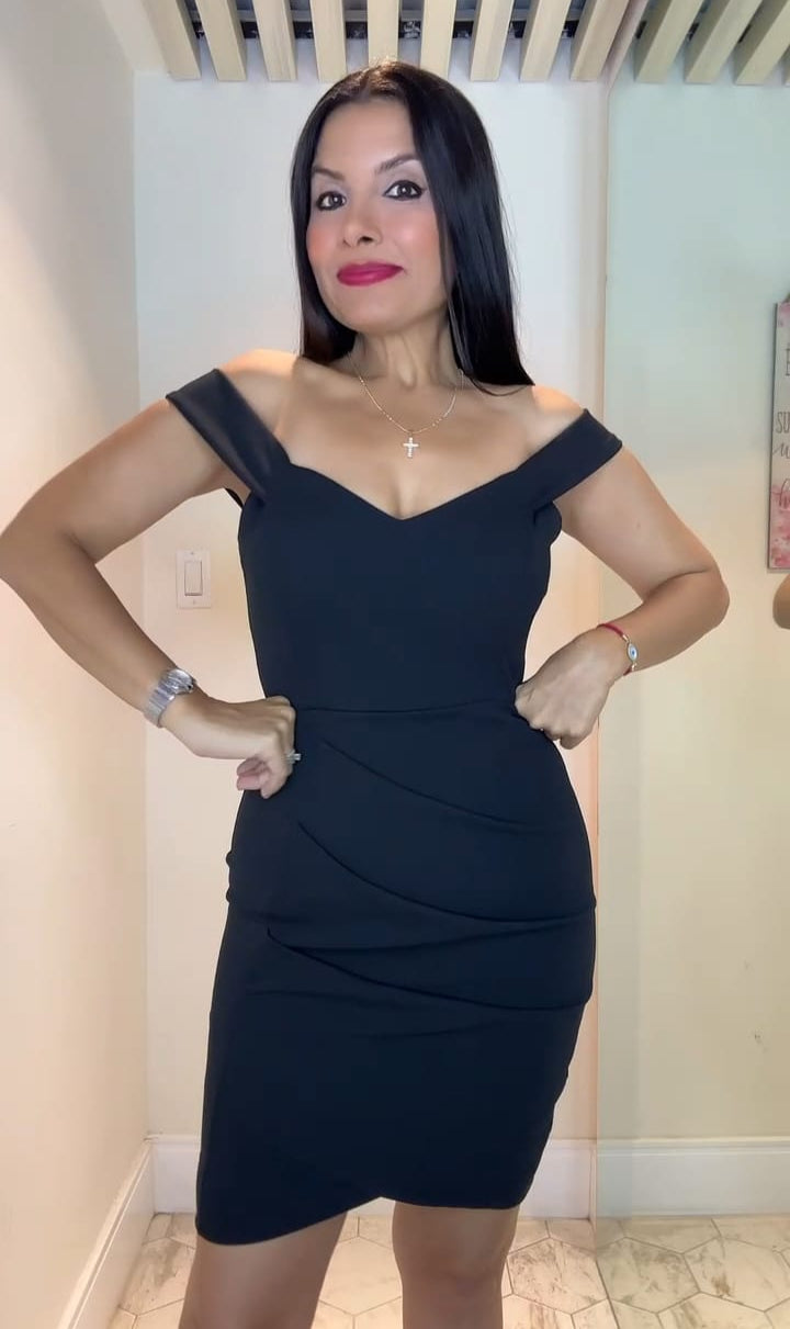 TRAJE ONESHOULDER NEGRO