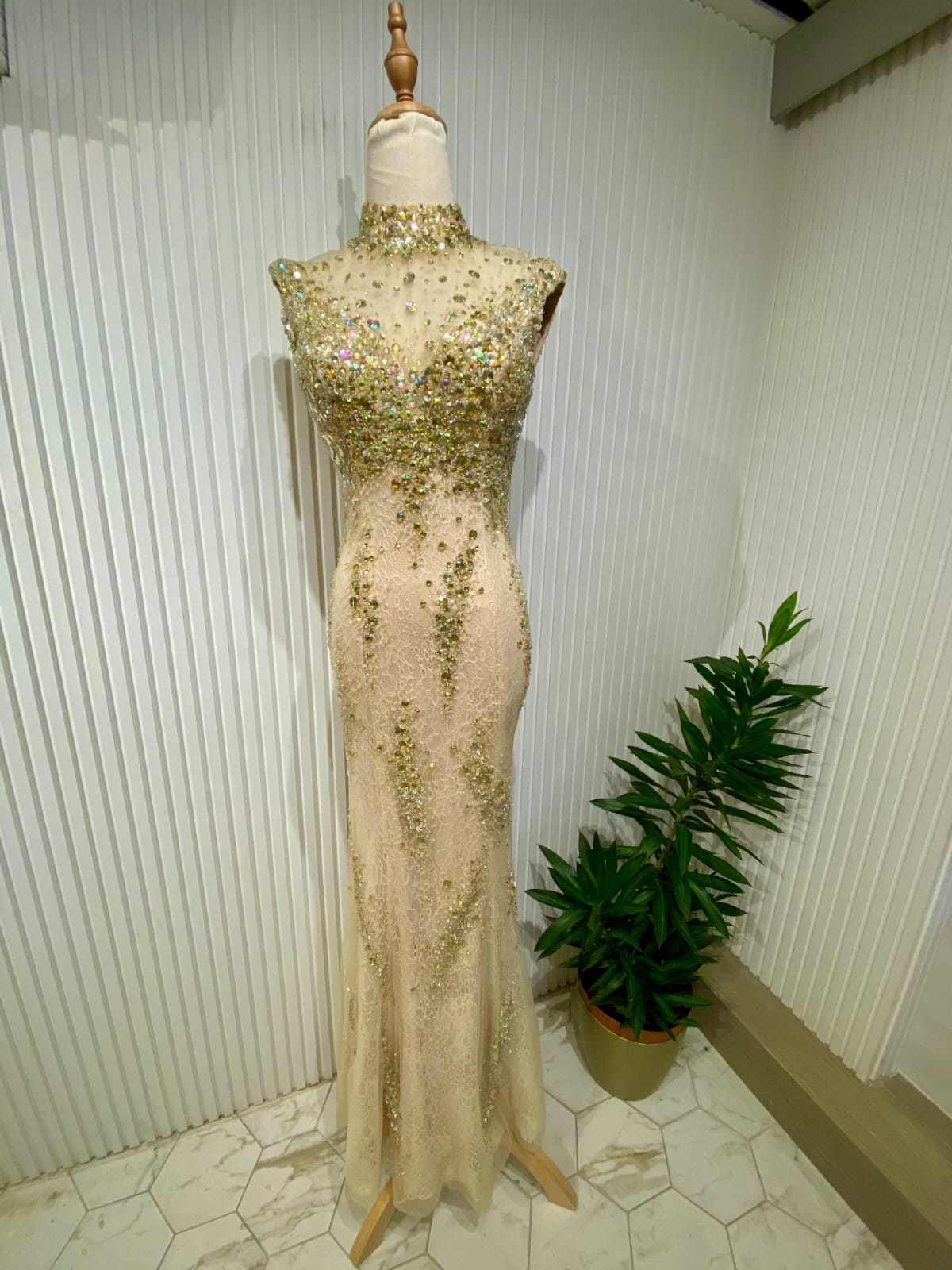 VESTIDO LARGO BRILLOS DORADO