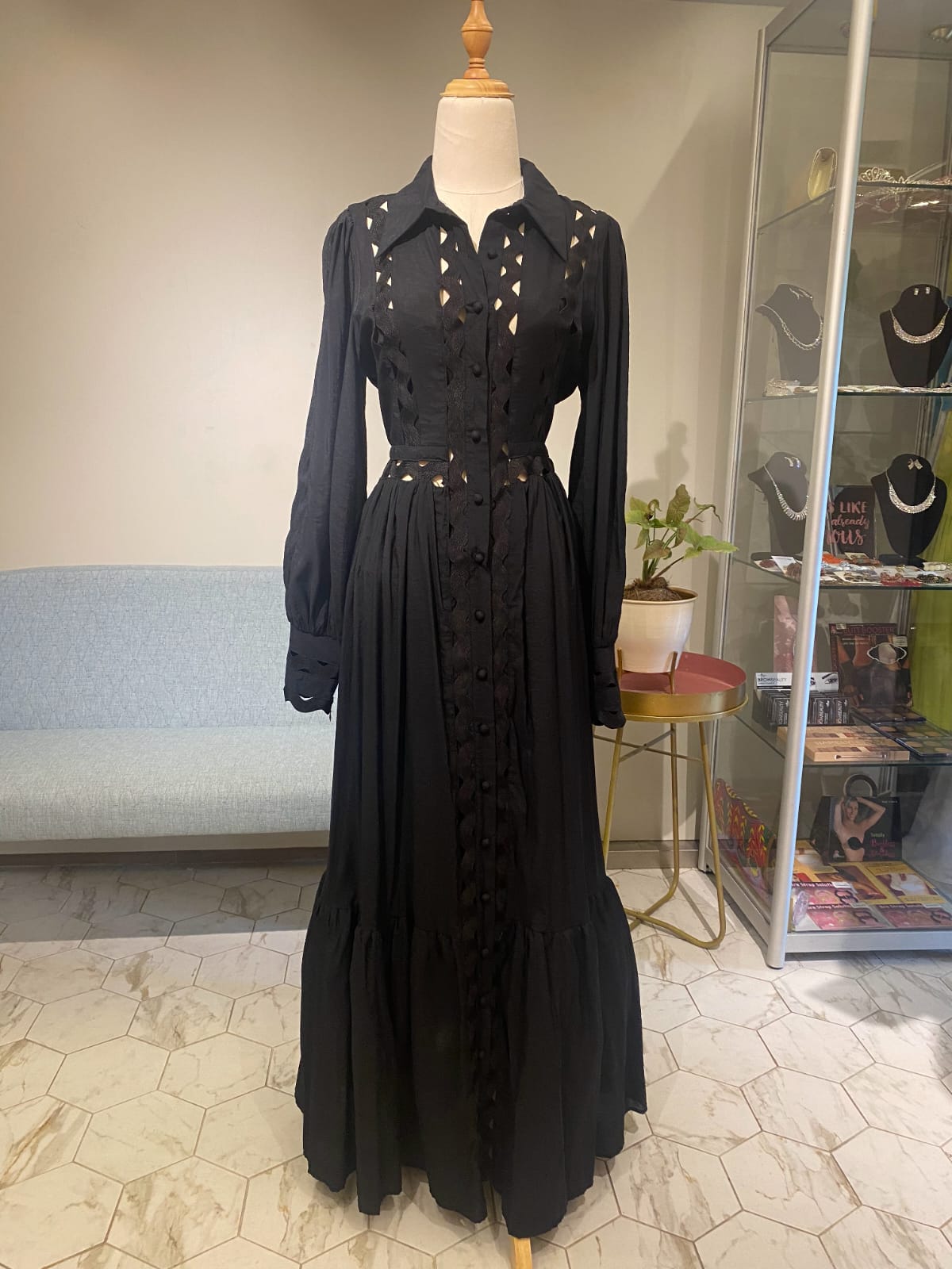 VESTIDO LARGO MANGA LARGA BORDADO